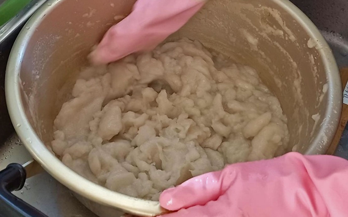 肝っ玉母ちゃんたちの「料理実習会」～こんにゃく作り～